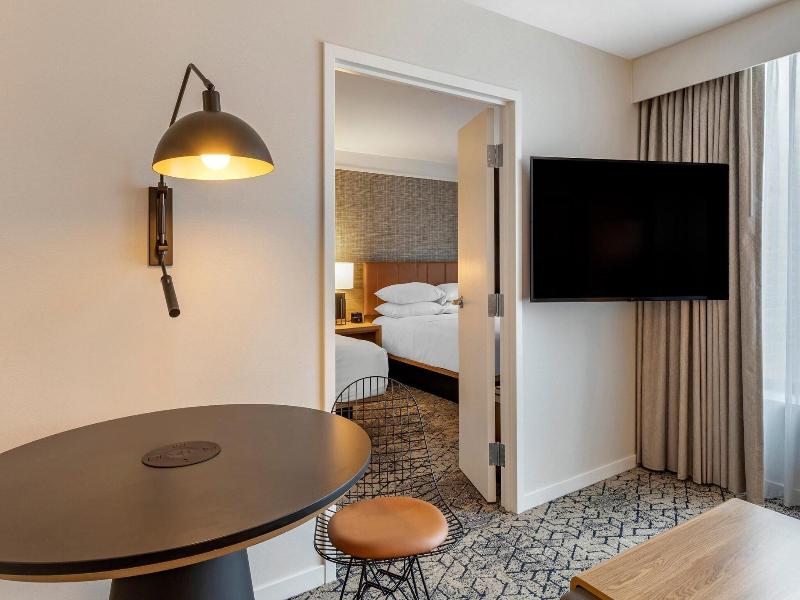 Sheraton Suites Old Town Alexandria image