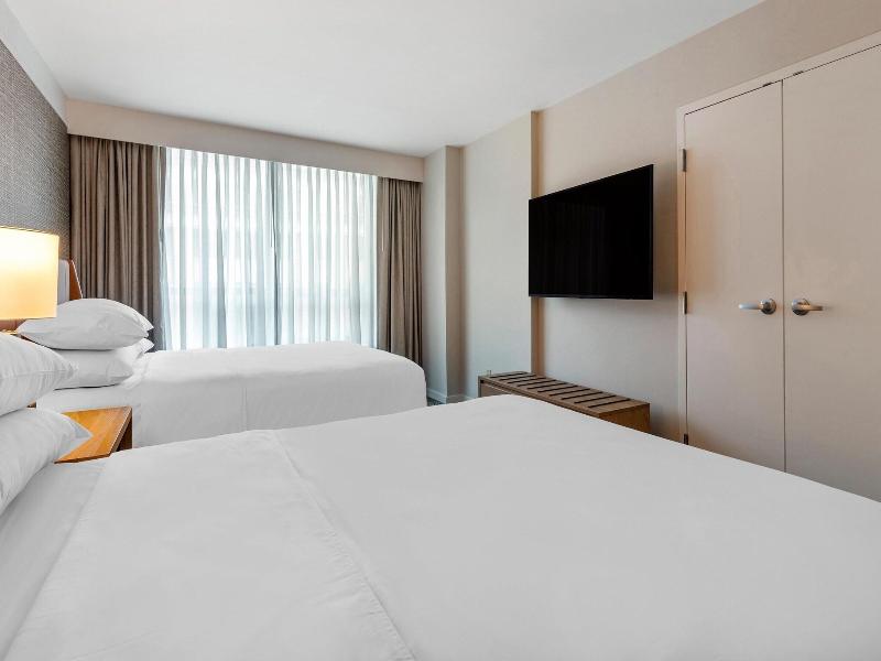 Sheraton Suites Old Town Alexandria image