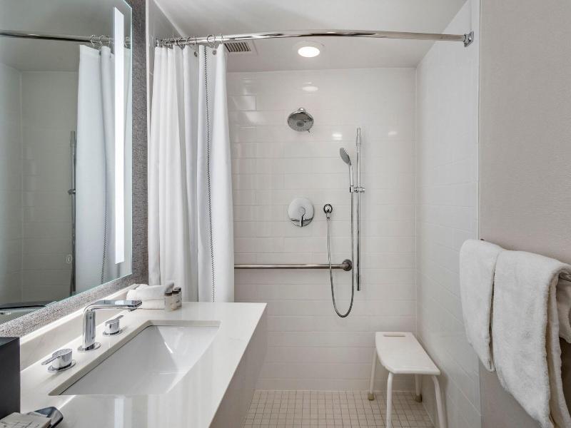 Sheraton Suites Old Town Alexandria image