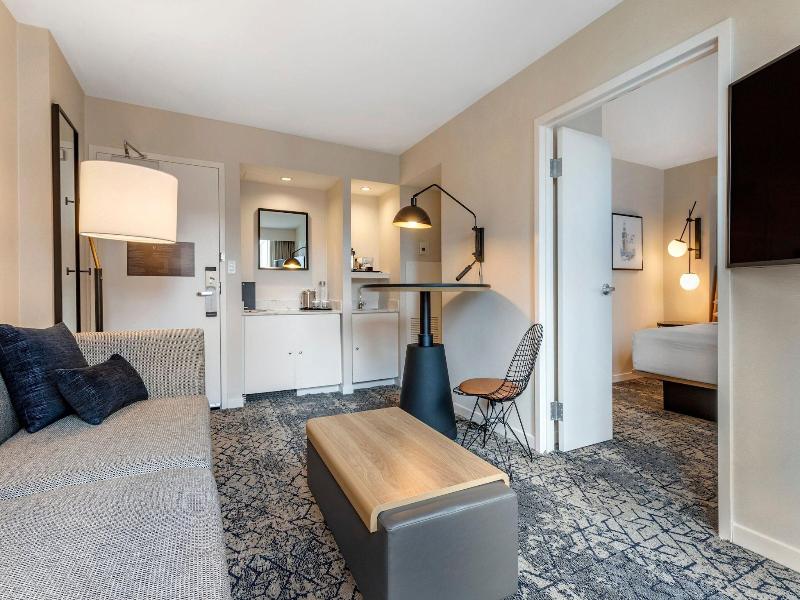 Sheraton Suites Old Town Alexandria image
