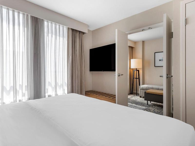 Sheraton Suites Old Town Alexandria image