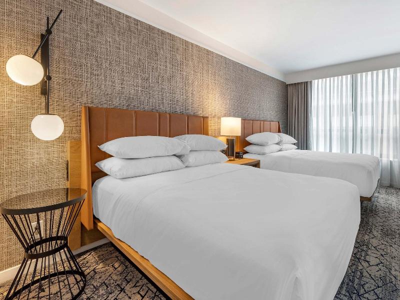 Sheraton Suites Old Town Alexandria image