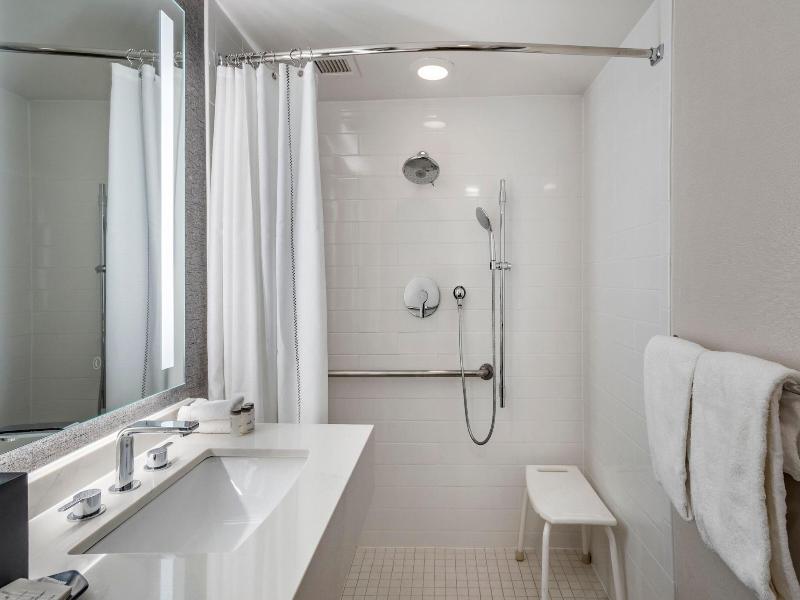 Sheraton Suites Old Town Alexandria image