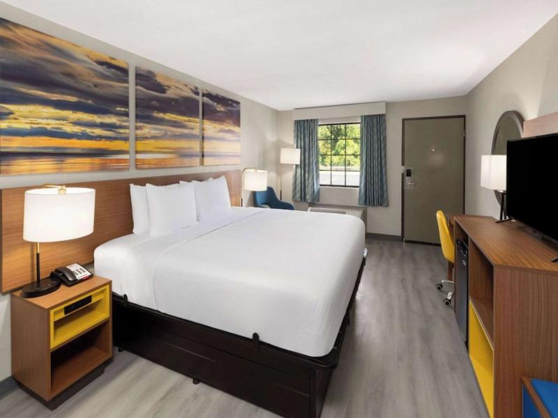 Days Inn & Suites By Wyndham Vicksburg image