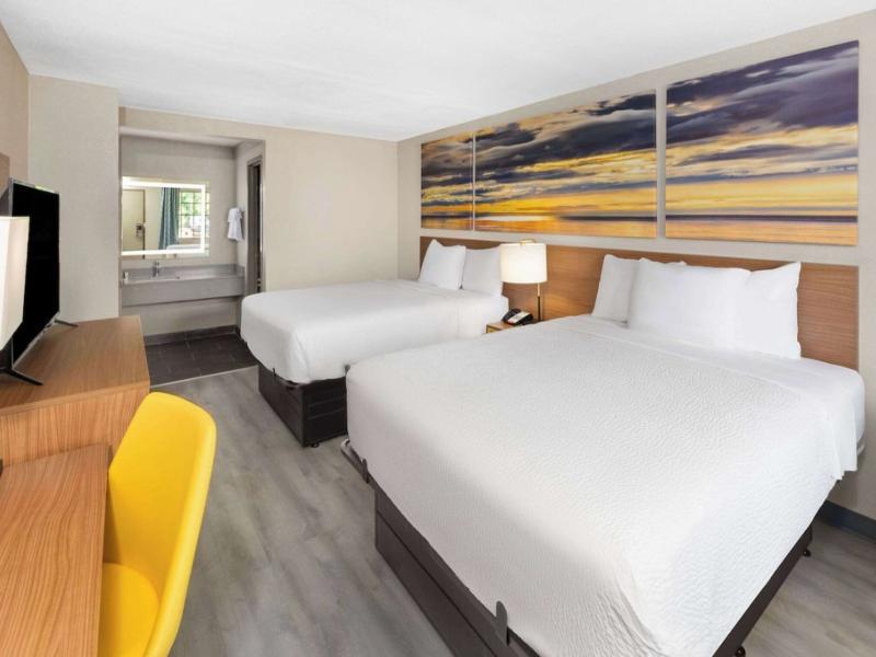 Days Inn & Suites By Wyndham Vicksburg image