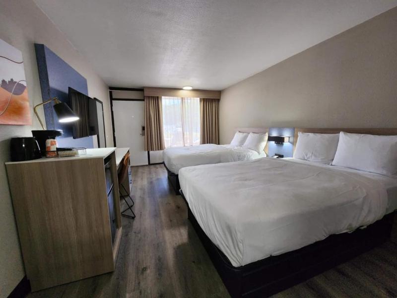 QUADRUPLE TWO DOUBLE BEDS NON SMOKING