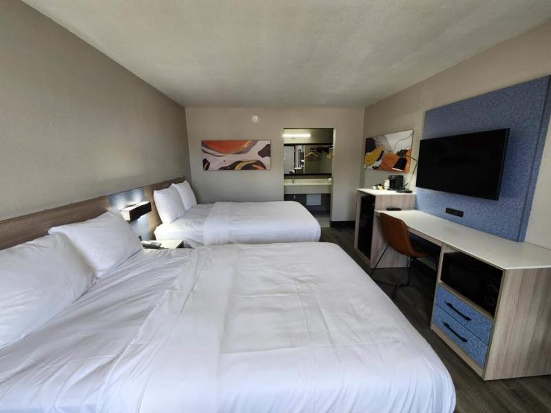 QUADRUPLE Accessible Two Double beds