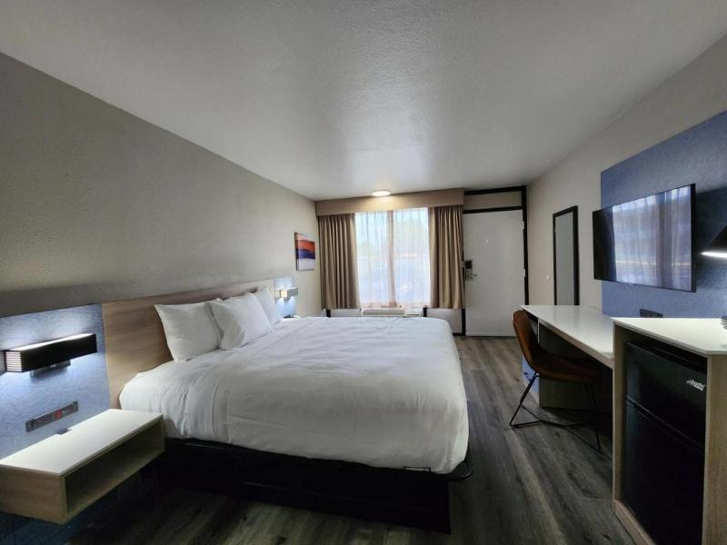 DOUBLE Accessible KING SIZE BED
