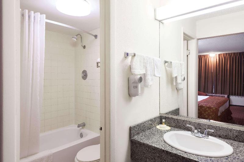 Baymont By Wyndham Lafayette image