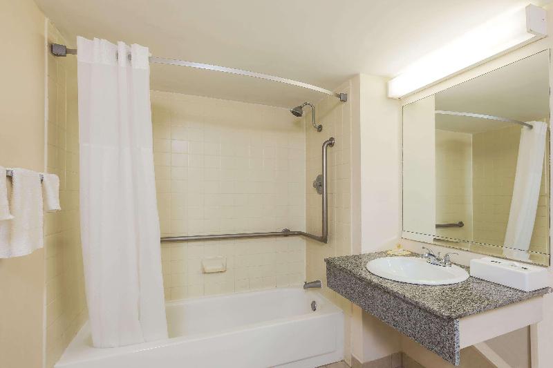 Baymont By Wyndham Lafayette image