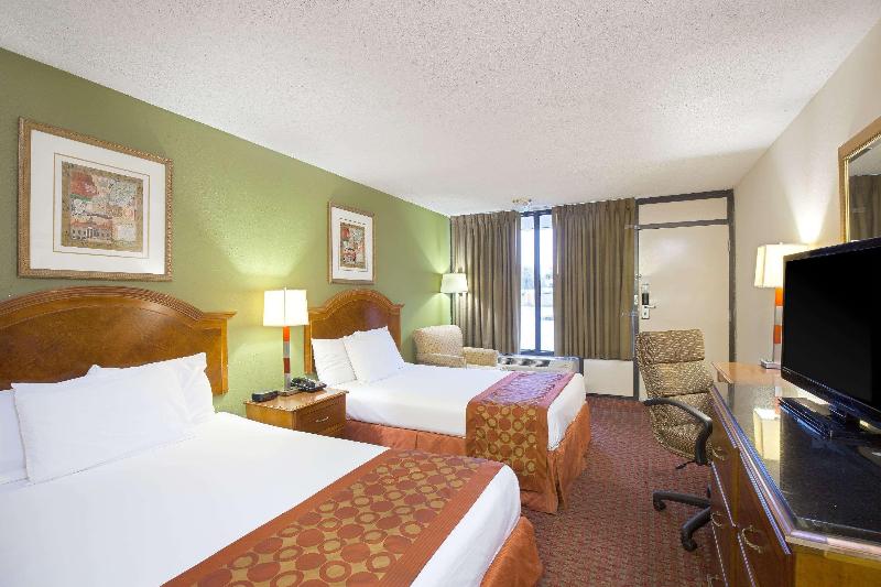 Baymont By Wyndham Lafayette image