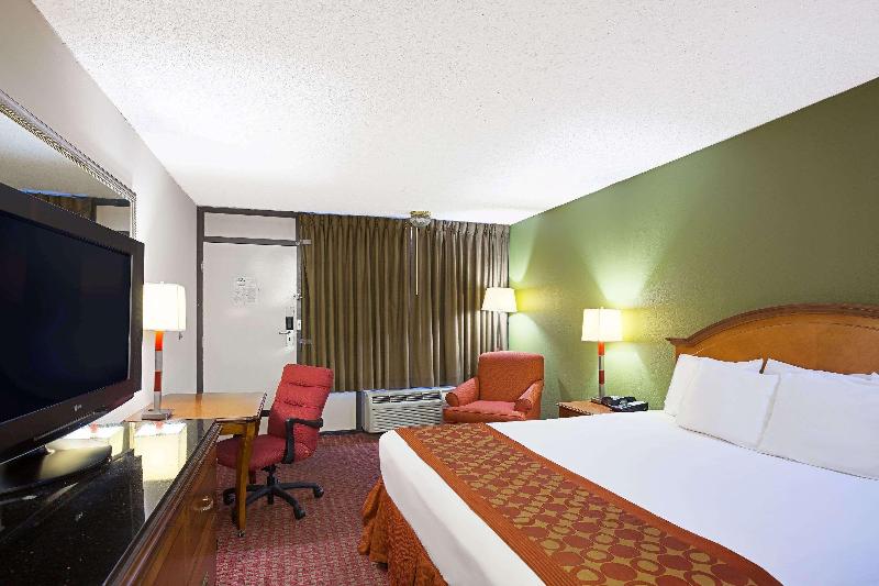 Baymont By Wyndham Lafayette image