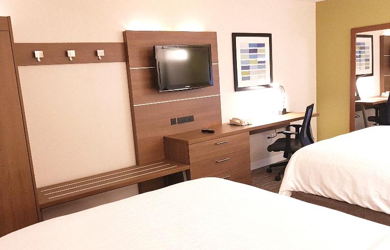 Holiday Inn Express & Suites Surrey photo 21