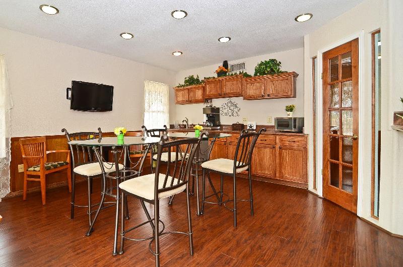 Americas Best Value Inn Bradford image