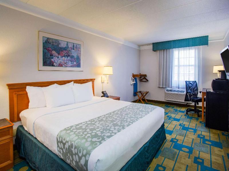 La Quinta Inn by Wyndham Norfolk Virginia Beach image