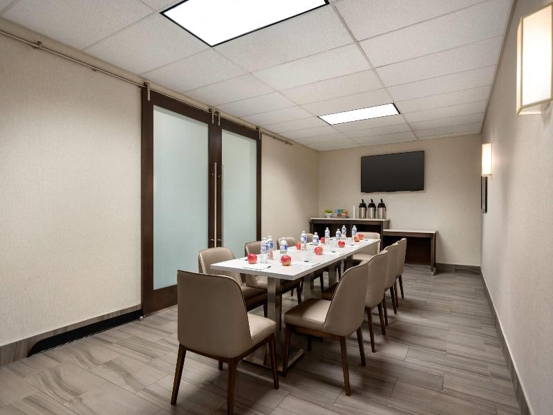 La Quinta Inn Vancouver Airport image
