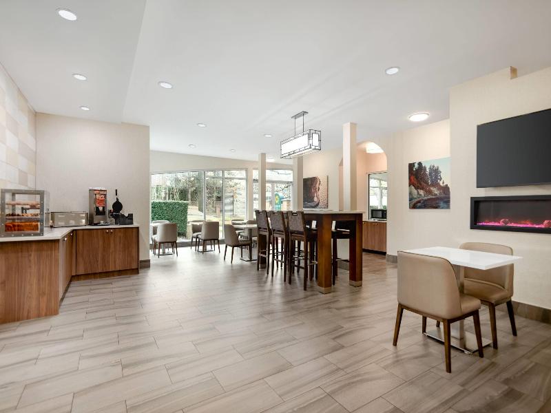 La Quinta Inn Vancouver Airport image