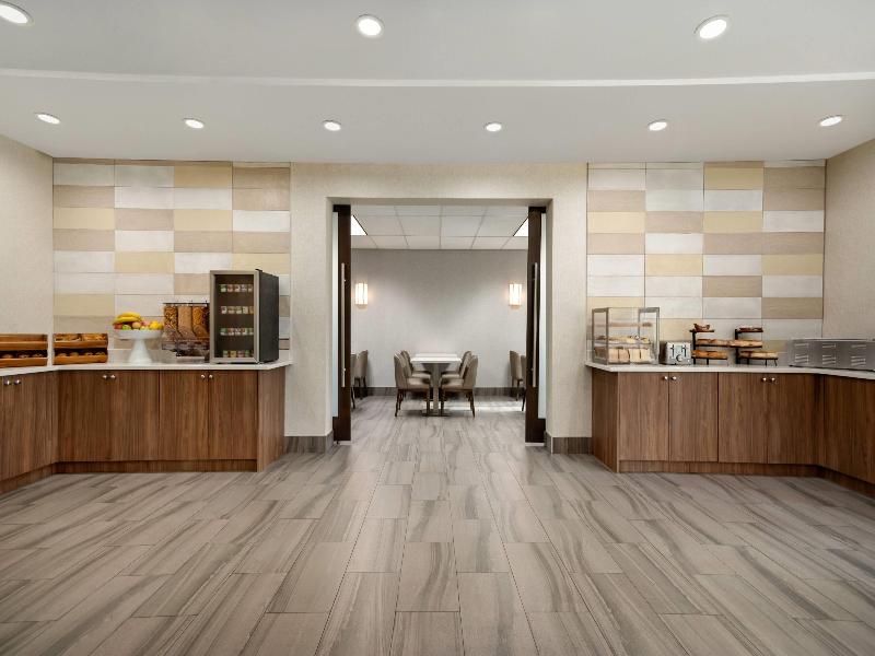 La Quinta Inn Vancouver Airport image