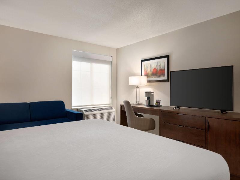 La Quinta Inn Vancouver Airport image