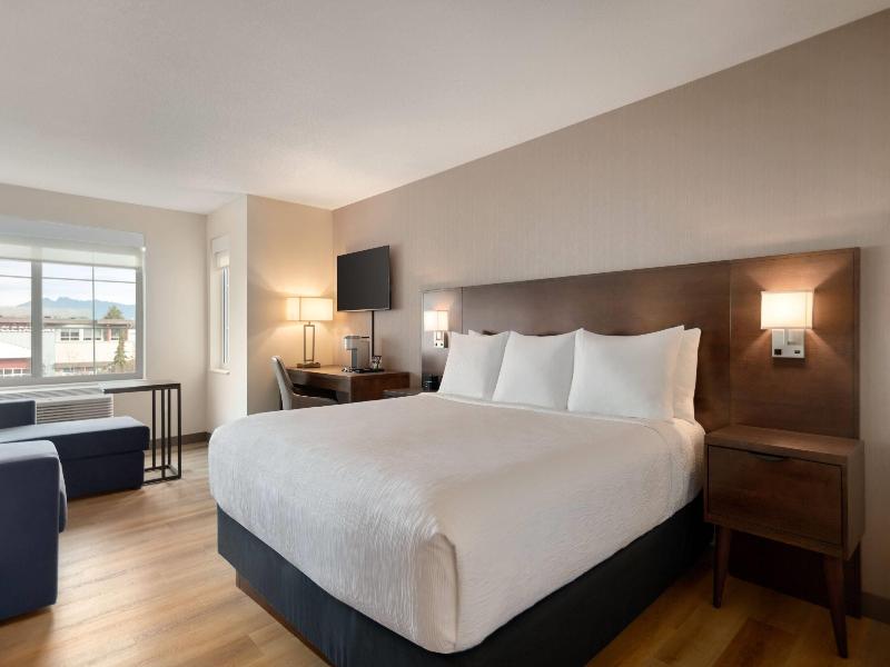 La Quinta Inn Vancouver Airport image