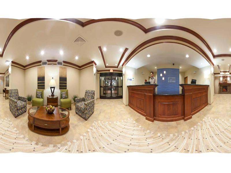 Holiday Inn Express Hotel & Suites Vancouver Mall image
