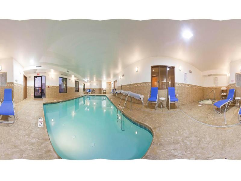 Holiday Inn Express Hotel & Suites Vancouver Mall image