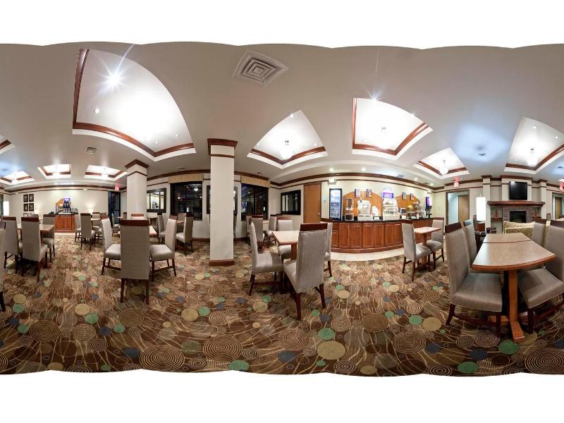 Holiday Inn Express Hotel & Suites Vancouver Mall image