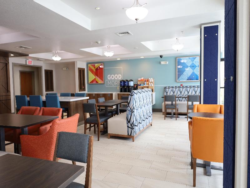 Holiday Inn Express Hotel & Suites Vancouver Mall image