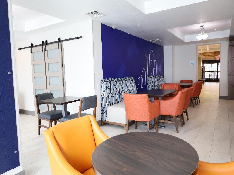 Holiday Inn Express Hotel & Suites Vancouver Mall image