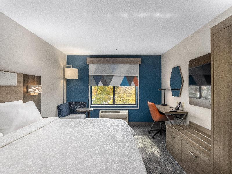 Holiday Inn Express Hotel & Suites Vancouver Mall image