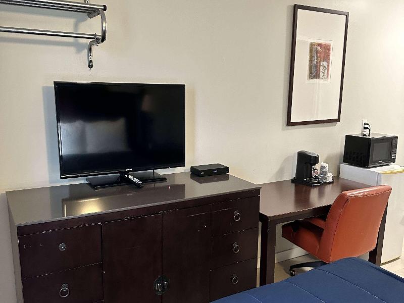 Travelodge By Wyndham Langley image