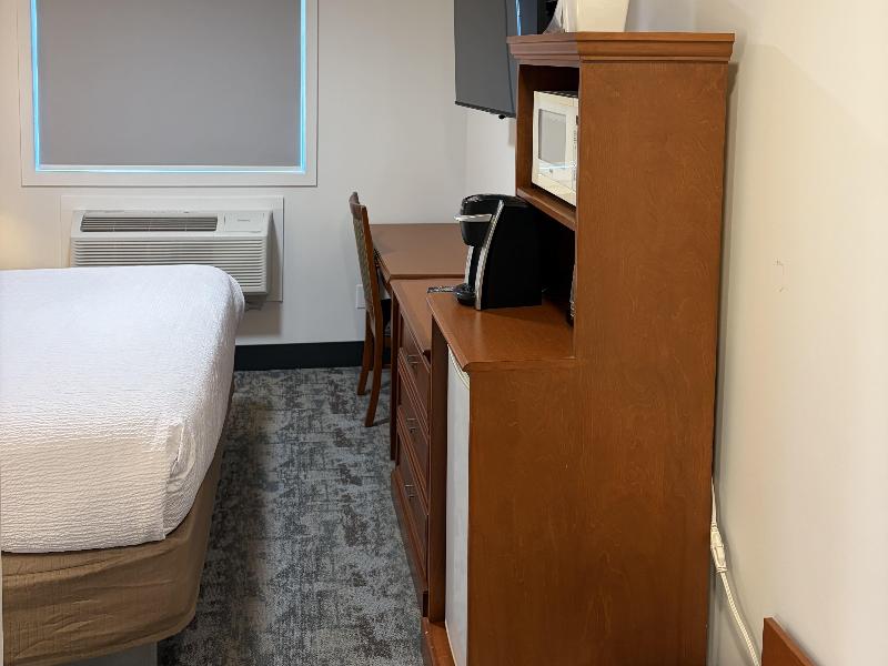 Travelodge By Wyndham Langley image