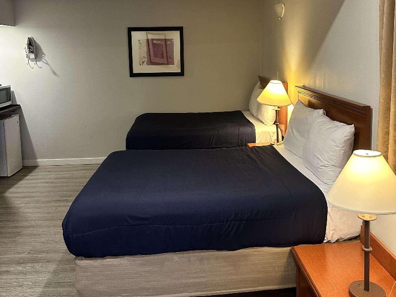 Travelodge By Wyndham Langley image