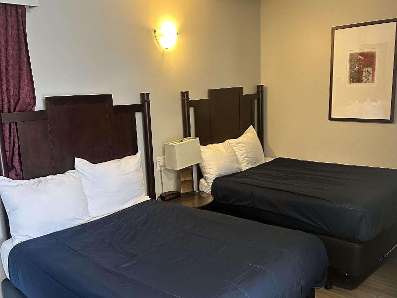 Travelodge By Wyndham Langley image
