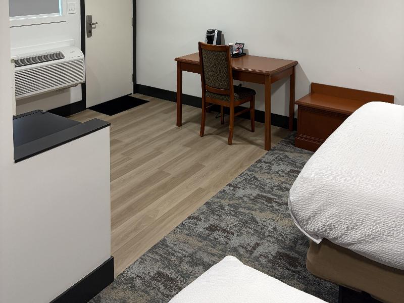 Travelodge By Wyndham Langley image