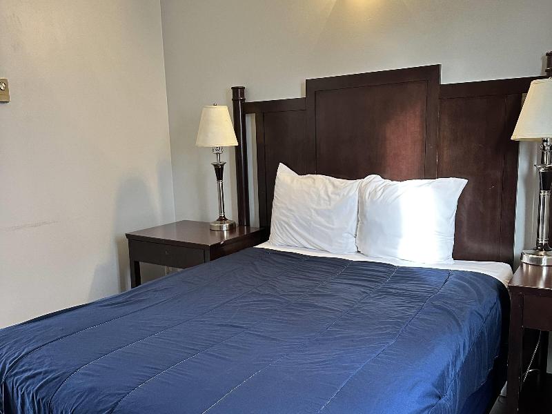 Travelodge By Wyndham Langley image