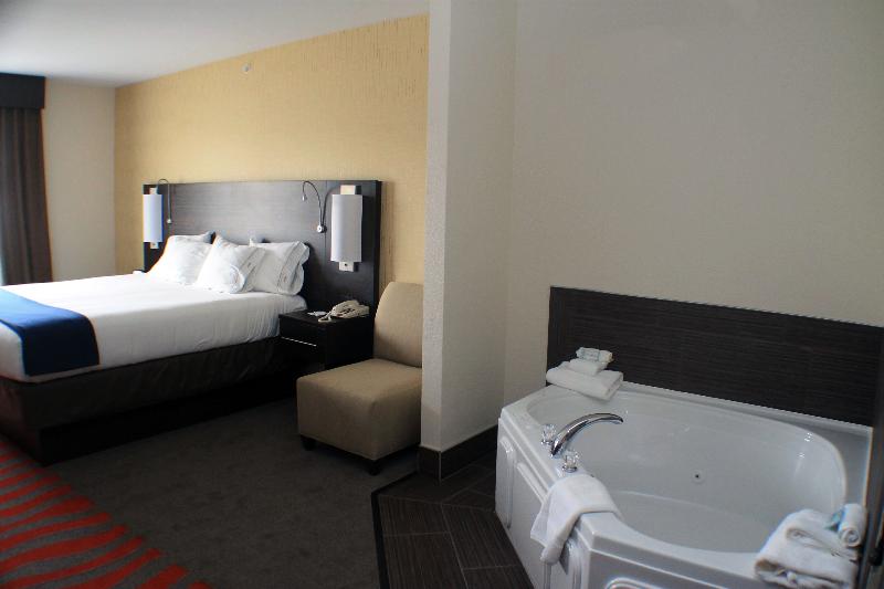 Holiday Inn Express Bradford photo 13