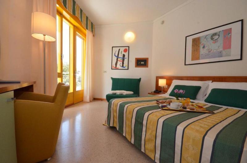 Hotel Luna image