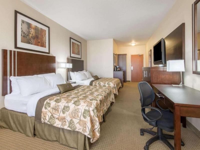 QUADRUPLE QUEEN BED NON SMOKING