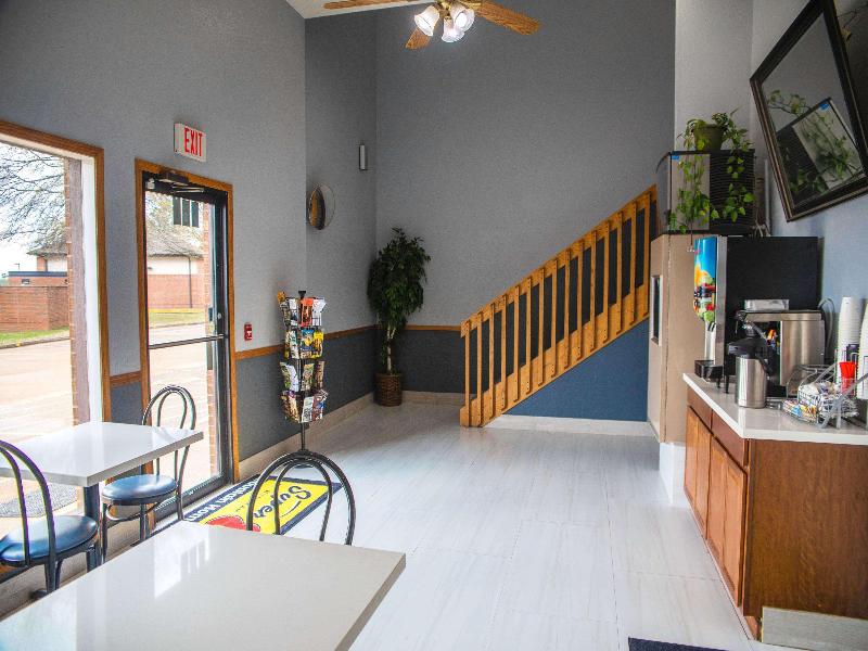 Super 8 By Wyndham Mountain Home image