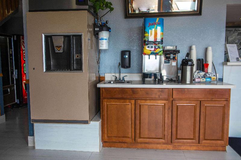 Super 8 By Wyndham Mountain Home image