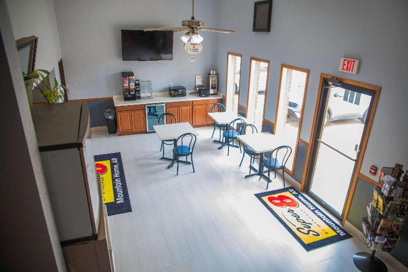 Super 8 By Wyndham Mountain Home image