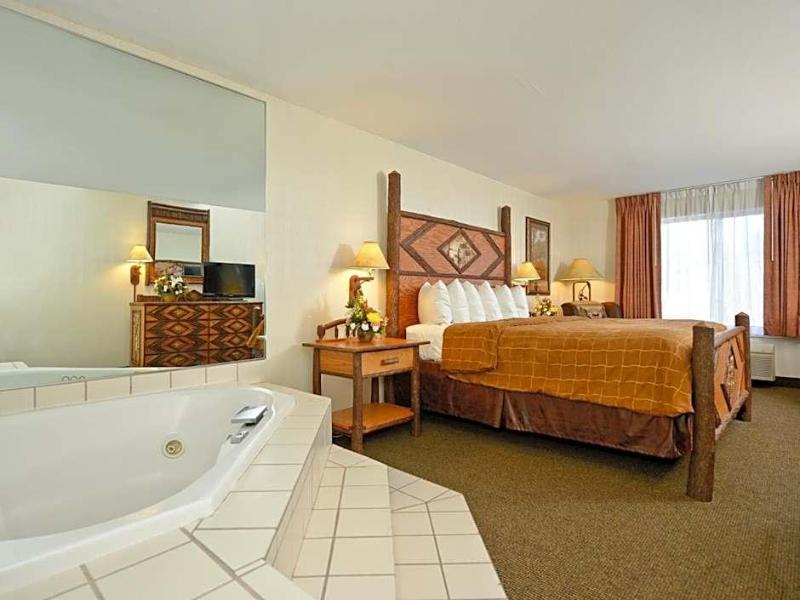 Clubhouse Inn West Yellowstone image