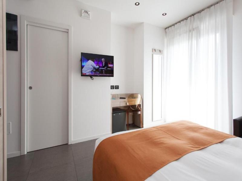 Hotel Adlon image