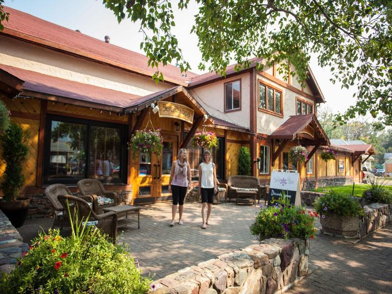 Bayshore Inn Resort & Spa