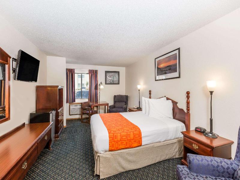 Howard Johnson By Wyndham Wichita Airport image