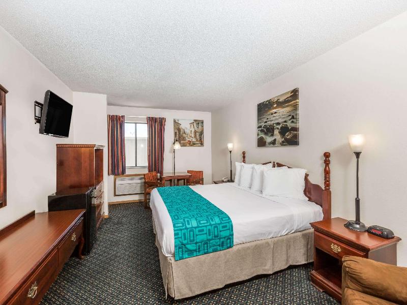 Howard Johnson By Wyndham Wichita Airport image