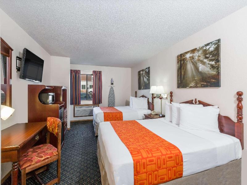 Howard Johnson By Wyndham Wichita Airport image