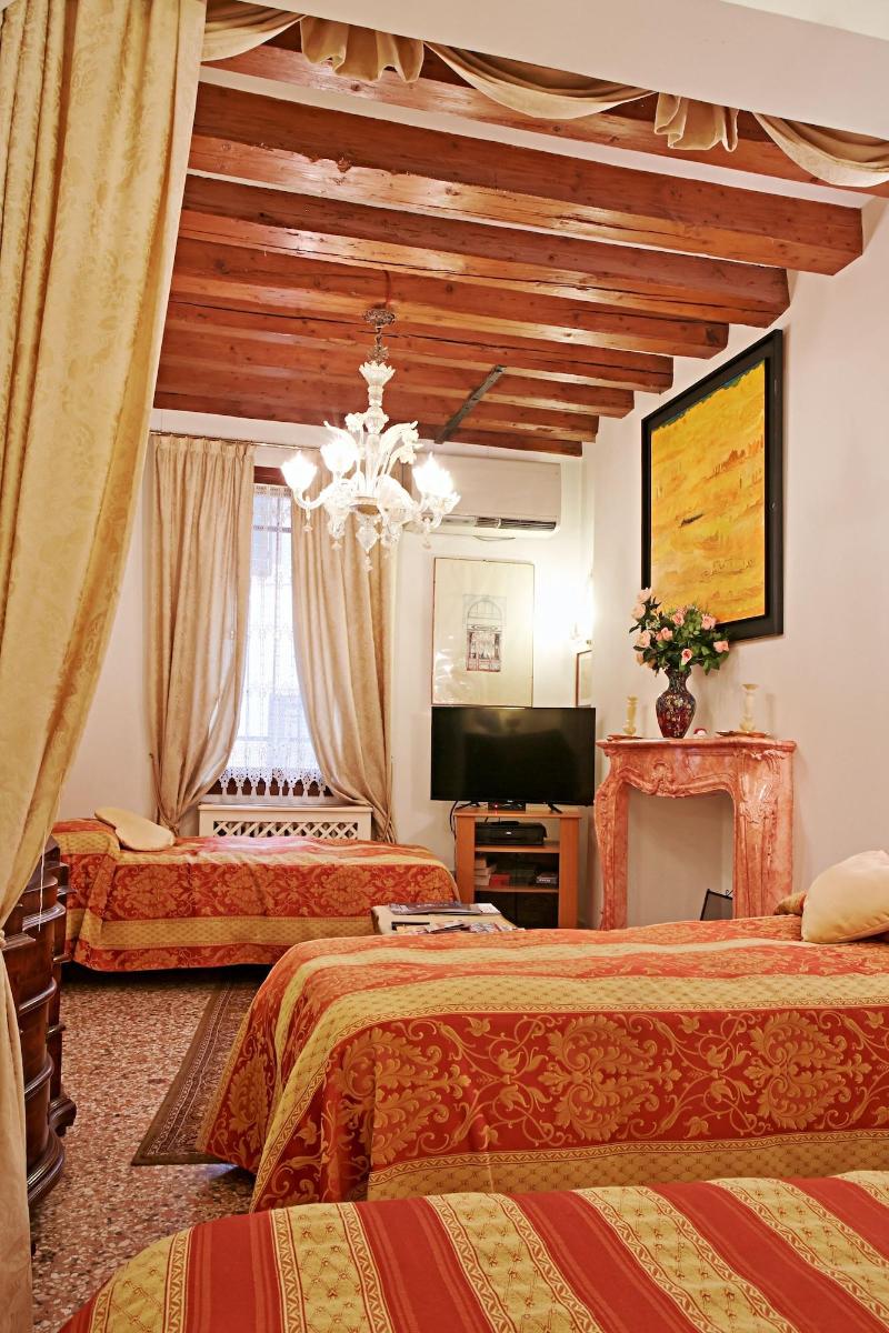 Hotel San Luca image