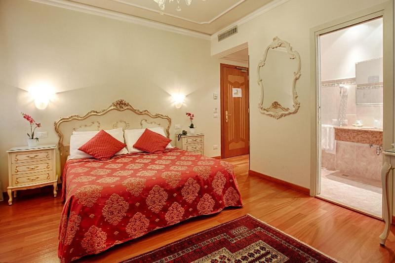 Hotel San Luca image